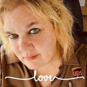 Meet your Posher, Lorie